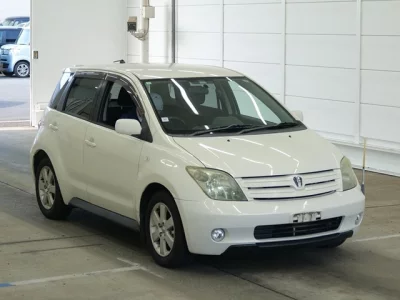 Toyota IST  с аукциона в Японии