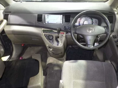 Toyota ISIS  с аукциона в Японии