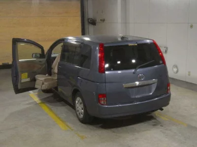 Toyota ISIS  с аукциона в Японии