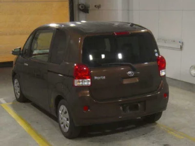 Toyota PORTE  с аукциона в Японии