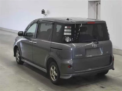 Toyota SIENTA  с аукциона в Японии