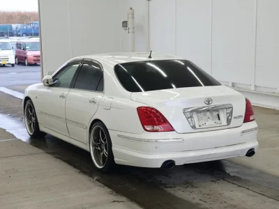 Toyota CROWN  с аукциона в Японии