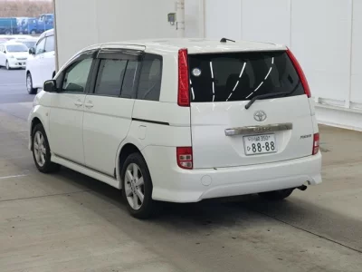 Toyota ISIS  с аукциона в Японии