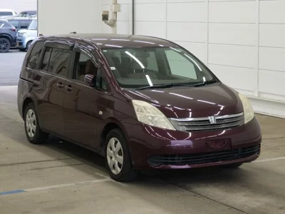 Toyota ISIS  с аукциона в Японии