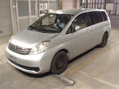 Toyota ISIS  с аукциона в Японии