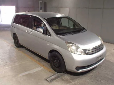 Toyota ISIS  с аукциона в Японии