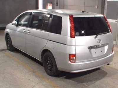 Toyota ISIS  с аукциона в Японии