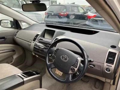 Toyota Prius  с аукциона в Японии