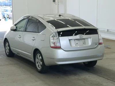 Toyota Prius  с аукциона в Японии