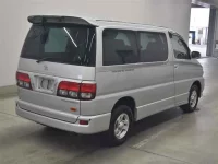 Toyota HIACE REGIUS лот № 80166 оценка 3.5  с аукциона в Японии 4