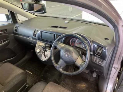 Toyota WISH  с аукциона в Японии