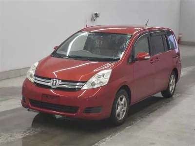 Toyota ISIS  с аукциона в Японии