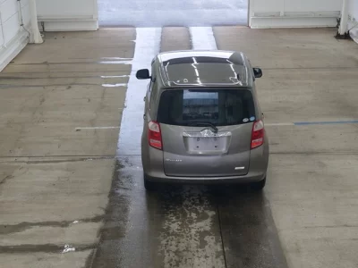 Toyota RACTIS  с аукциона в Японии