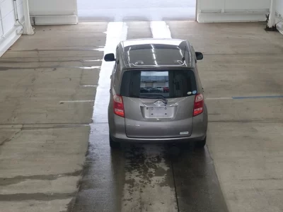 Toyota RACTIS  с аукциона в Японии