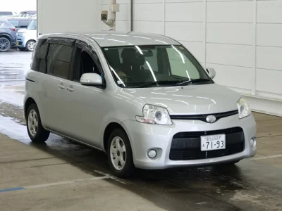 Toyota Sienta