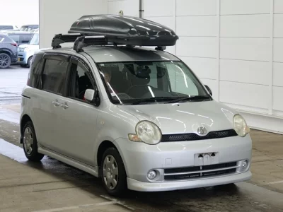 Toyota SIENTA  с аукциона в Японии