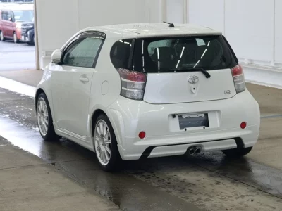 Toyota iQ