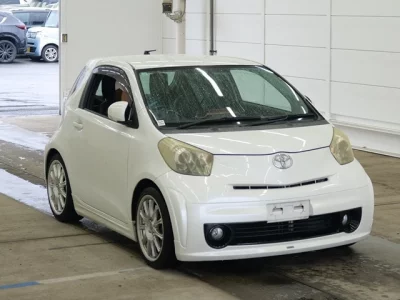 Toyota iQ