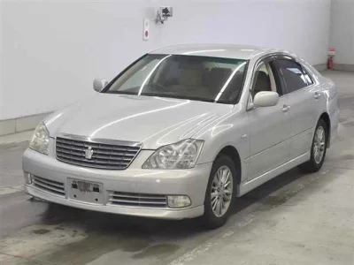 Toyota CROWN  с аукциона в Японии