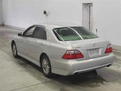 Toyota CROWN  с аукциона в Японии