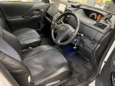 Toyota RACTIS  с аукциона в Японии