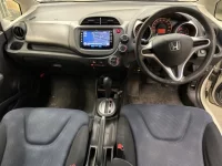 Honda FIT лот № 3093 оценка 4  с аукциона в Японии 4