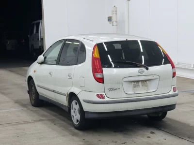 Nissan TINO  с аукциона в Японии