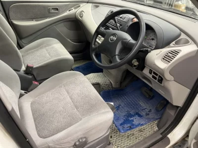 Nissan TINO  с аукциона в Японии