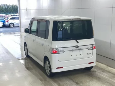 Daihatsu TANTO  с аукциона в Японии