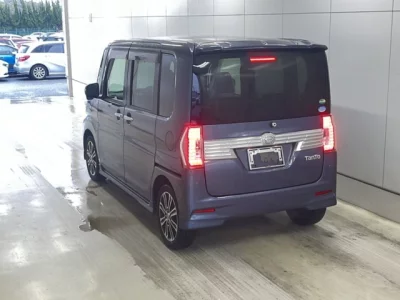 Daihatsu TANTO  с аукциона в Японии