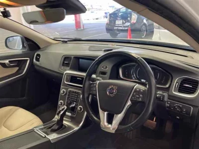 Volvo S60  с аукциона в Японии