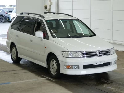 Mitsubishi CHARIOT GRANDIS  с аукциона в Японии