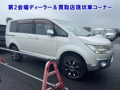Mitsubishi DELICA D5