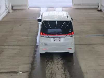 Mitsubishi Delica D:2