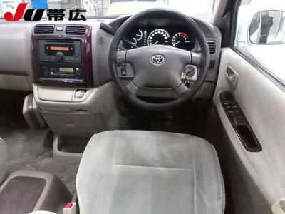 Toyota HIACE  с аукциона в Японии