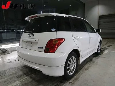 Toyota IST