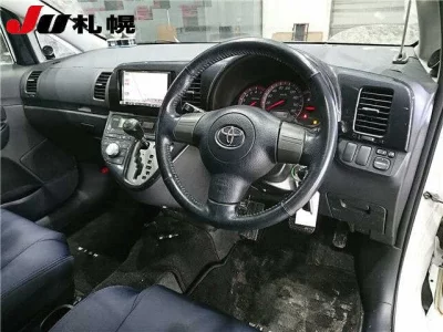 Toyota WISH  с аукциона в Японии
