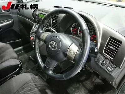 Toyota WISH  с аукциона в Японии