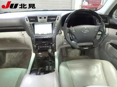 Lexus LS  с аукциона в Японии