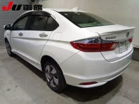 Honda GRACE лот № 9208 оценка 3.5  с аукциона в Японии 1
