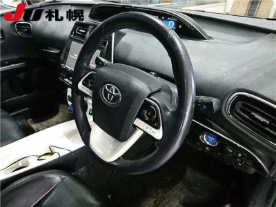Toyota Prius  с аукциона в Японии