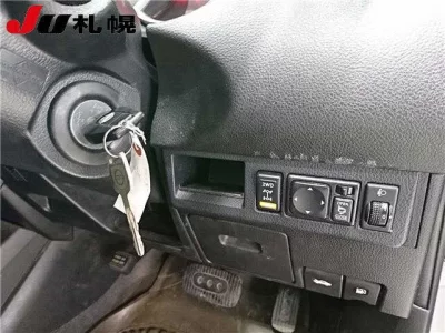 Nissan TIIDA LATIO  с аукциона в Японии