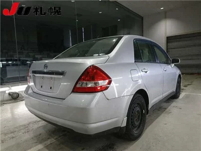 Nissan TIIDA LATIO  с аукциона в Японии