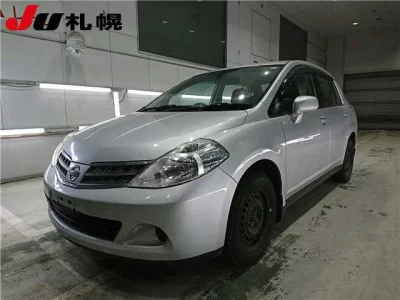 Nissan TIIDA LATIO  с аукциона в Японии