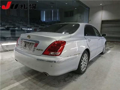 Toyota CROWN  с аукциона в Японии