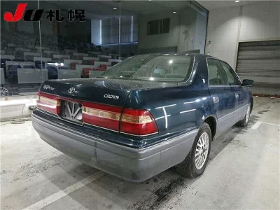 Toyota CROWN  с аукциона в Японии