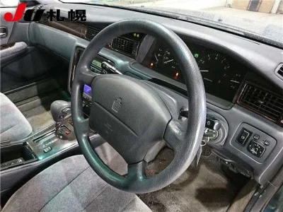 Toyota CROWN  с аукциона в Японии