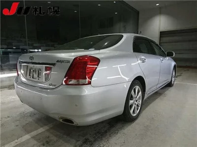 Toyota CROWN  с аукциона в Японии