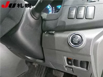 Toyota ISIS  с аукциона в Японии