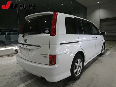 Toyota ISIS  с аукциона в Японии